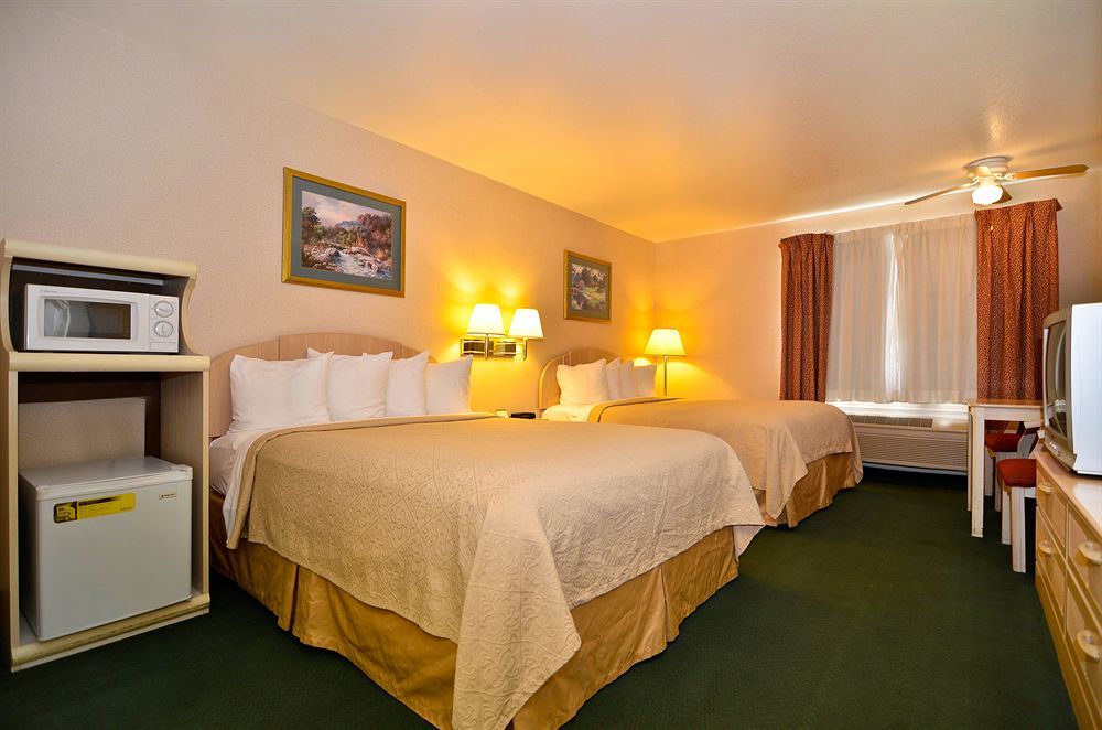 Quality Inn & Suites Weed Værelse billede